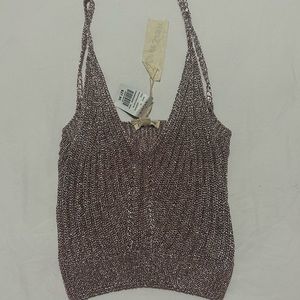 beautiful shirt, simple which can be used both for the beach and for the night.